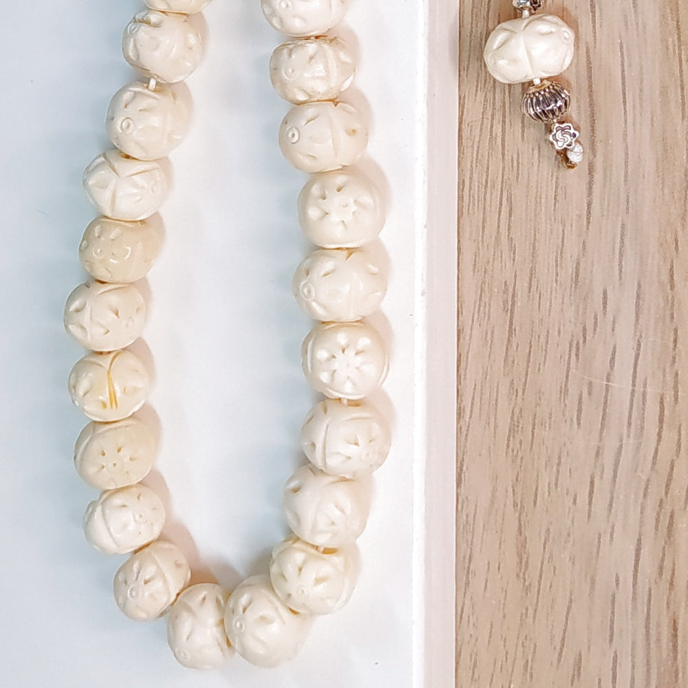 Κομπολόι χειροποίητο από Σκαλιστό Κόκκαλο Καμήλας / Κωδικός Προϊόντος: Ε140